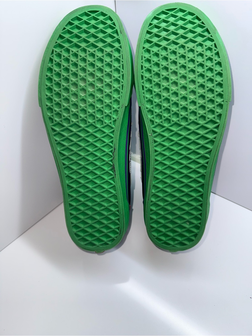 Vans x Marvel Old Skool Avengers Sneakers With Box | M9.5/W11 - Picture 8 of 9